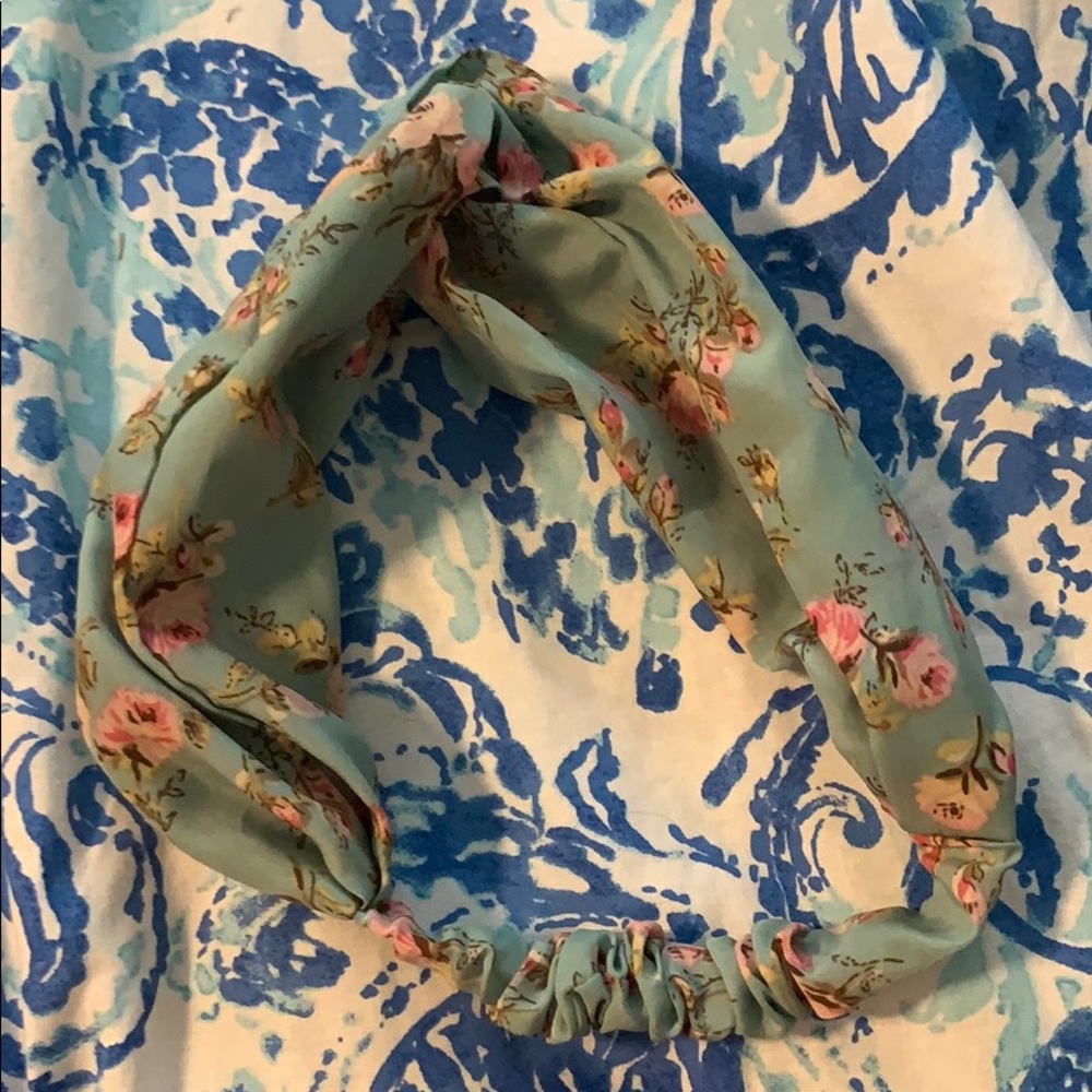 Floral headband. Never worn. Fits all